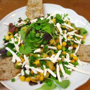 Zucchini-Erbsen-Salat mit Ricotta Salata und Zitronendressing